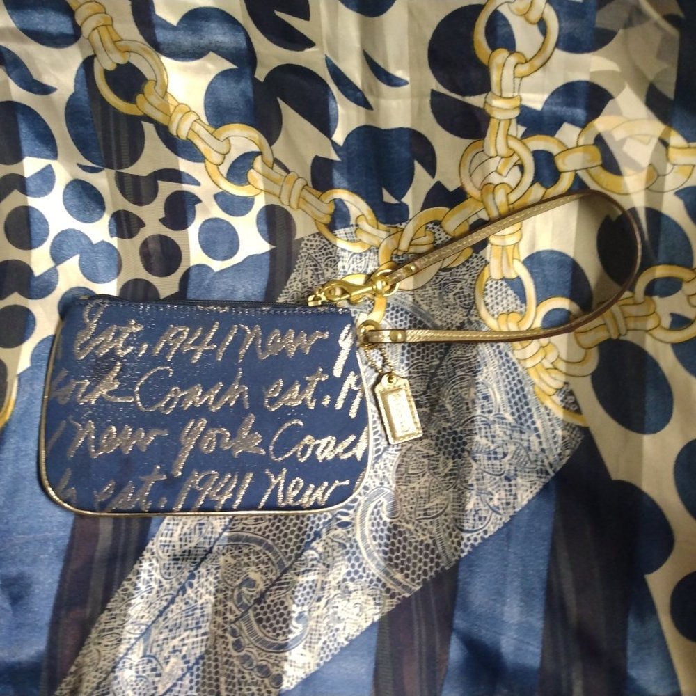 ❤️COACH 1941 NEW YORK LOVE HEART WRISTLET Navy & Gold Metallic +Hangtag - Picture 4 of 7
